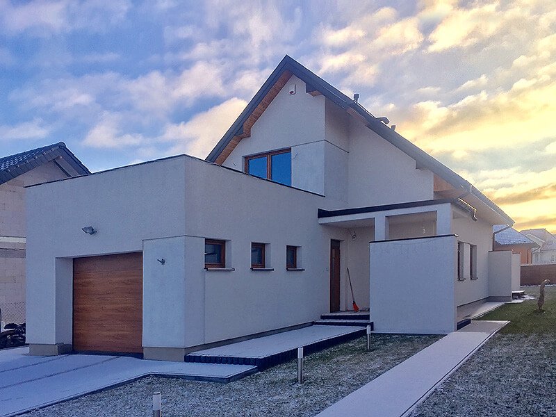 Дом из газобетона на монолитной плите